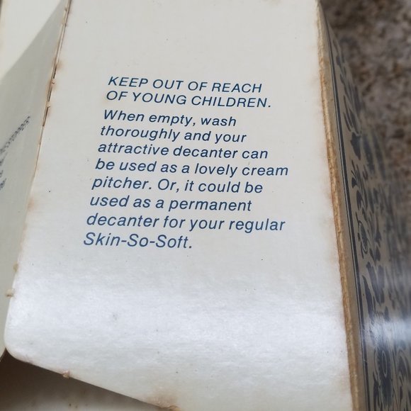 Vintage Avon Delft Blue Soap Bar, Soap Dish, & Skin So Soft Bath Oil - Picture 11 of 14